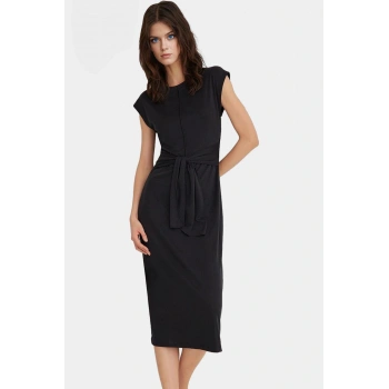 Rahat Modal Pike Örme Elbise Bisiklet Yaka Kuşak Detayı Günlük Stil Midi Boy Şık Görünüm