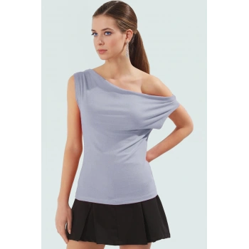 Rahat ve Şık Asimetrik Yaka Bluz Viskoz Kumaştan Örme Profesyonel Görünüm Premium Kalite