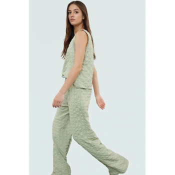 Rahat ve Şık Bluz Pantolon Takım Polyester Karışımlı Dokuma Kumaş Kaliteli İşçilik