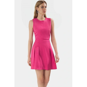 Rahat ve Şık Mini Elbise Nefes Alan Polyester Kumaş A Line Kalıp Seçkin Malzeme