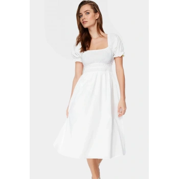 Rahat ve Şık Pamuk Karışımlı Kadın Skater Elbise Belden Açılan Etek Kare Yaka Günlük Kullanım İçin