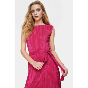 Rahat ve Şık Pilise Midi Elbise Polyester Kumaş Bisiklet Yaka Kuşaklı Konforlu Kesim