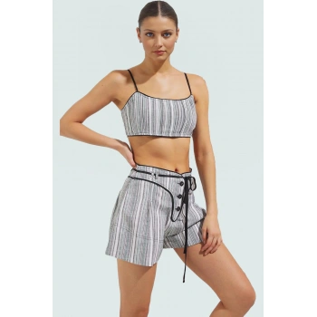 Rahat ve Şık Yazlık Plaj Takımı Pamuklu Bluz Şort Görünüm Modern Stil Kaliteli İşçilik