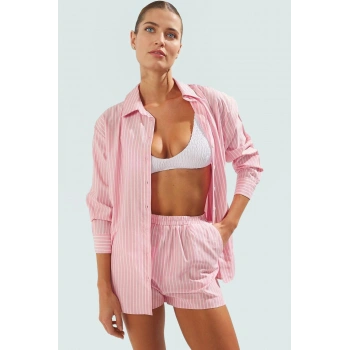 Rahat ve Şık Yazlık Şort Takım Elbise Çok Çizgili Dokuma Kumaş Trend Tasarım Modern Stil