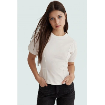 Rahat Yazlık Bluz Renk Fitted Kalıp Kısa Kollu %72 Polyester Şık Görünüm Mükemmel Uyum