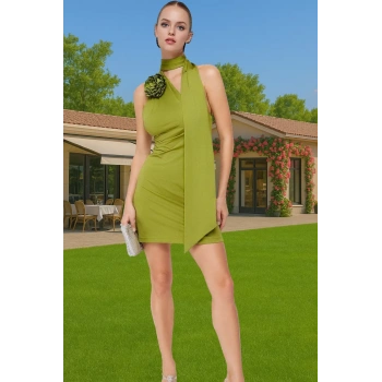 Rahat Yeşil Bodycon Mini Elbise Asimetrik Yaka Örme Kumaştan Özel Etkinlikler İçin Özel Tasarım