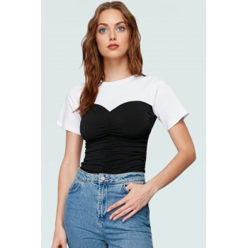 Renk Bloklu Bisiklet Yaka Kısa Kollu Fitted Pamuk Bluz Sandy Dokuma Casual Özenle Seçilmiş