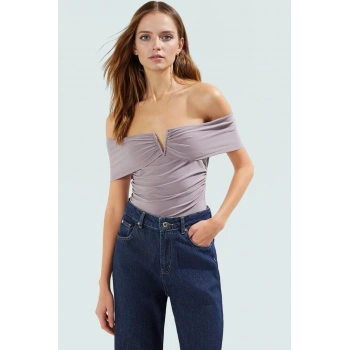 Şık Carmen Yaka Örme Bluz Aksesuar Detaylı Yazlık Premium Kalite Zarifane Tasarım