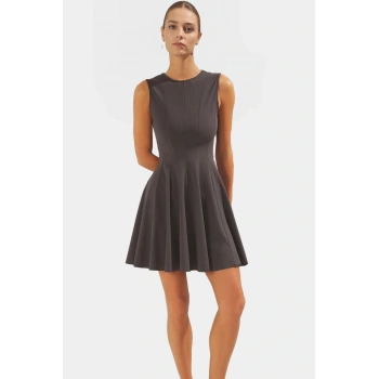 Şık Mini Örme Elbise Bisiklet Yaka 88% Polyester Rahat Günlük Stil Profesyonel Görünüm