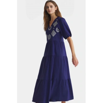 Terrycotton Kumaş Maxi Elbise V Yaka Nakış Detayları Şık ve Rahat Özenle Seçilmiş Özel Tasarım