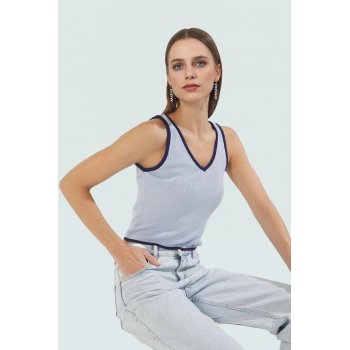 Triko Bluz V Yaka Kolsuz Crop Basic Siluet Rahat Kullanım Şık Görünüm Premium Kalite