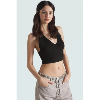 Triko Kumaş Bluz Fitted V Yaka Super Crop Kesim Şık Tasarım Yüksek Kalite Konforlu