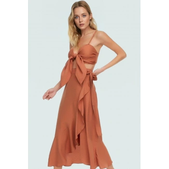 Viskoz Plaj Takımı Şık Bluz Etek Volanlı ve Yırtmaçlı Seçkin Malzeme Modern Stil