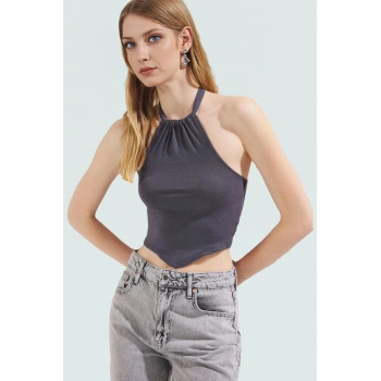 Viskoz Ribana Crop Bluz Halter Yaka Fitted Günlük Stil Profesyonel Görünüm Konforlu Kesim