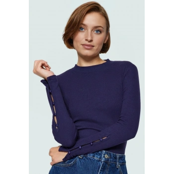 Vücuda Oturan Pamuklu Bluz Dik Yaka Uzun Kollu Düğmeli Detay Ömürlü Özel Tasarım