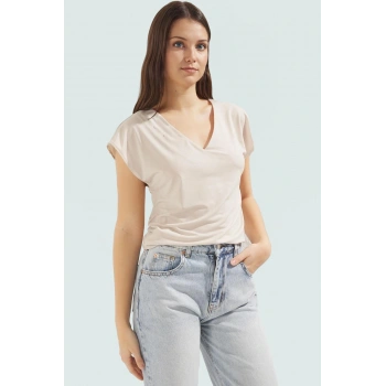 Yazlık Bluz Sandy Dokuma V Yaka Regular Fit Taş Düğmeler Uzun Ömürlü Zarifane Tasarım