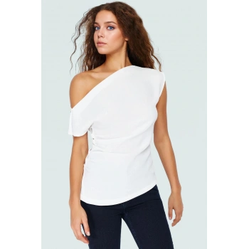 Yazlık Bluz Şık Kayık Yaka Tek Kol Krep Dokuma Görünüm Modern Stil