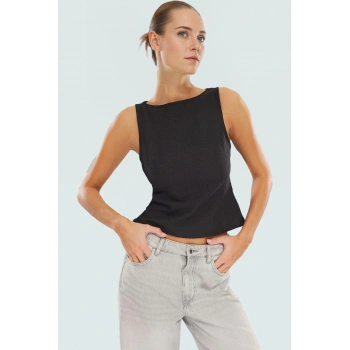 Yazlık Dokuma Bluz; Kayık Yaka Kolsuz Regular Kalıp Rahat Günlük Dayanıklı Malzeme