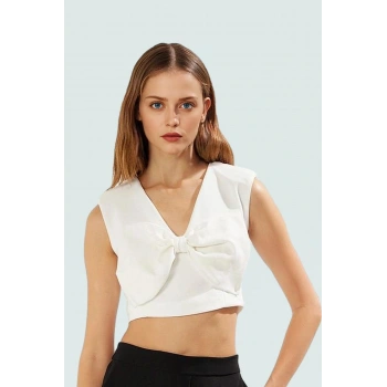 Yazlık Kadın Crop Bluz Fiyonk Detayı ile Şık ve Rahat Zarifane Tasarım Görünüm