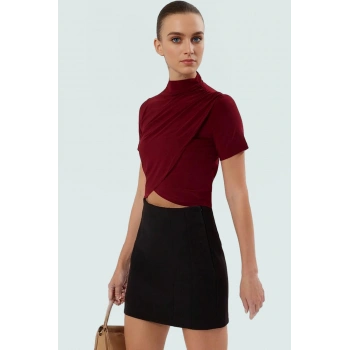Yazlık Kısa Kollu Örme Bluz Dik Yaka Crop Rahat Şık Görünüm Seçkin Malzeme