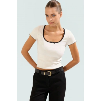 Yazlık Kısa Kollu Pamuklu Bluz Rahat Kesim Şık Detay Yüksek Kalite Trend Tasarım Uzun Ömürlü