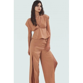 Yazlık Kolsuz Bluz ve Yırtmaçlı Pantolon Takım Dokuma Kumaş Yüksek Kalite Modern Stil