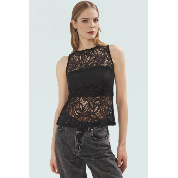 Yazlık Kolsuz Dantel Bluz Regular Kalıp %100 Poliamid Nefes Alabilir Şık Görünüm