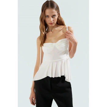 Yazlık Örme Bluz Şık Kalp Yaka ve Fitted Kalıp Seçkin Malzeme Özenle Seçilmiş Rahat Kullanım