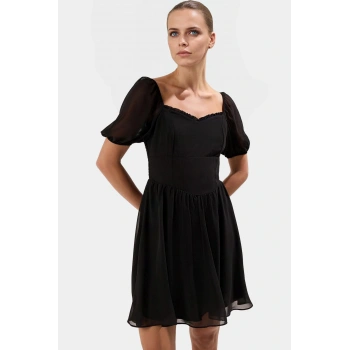 Yazlık Şifon Mini Elbise Nefes Alan Kumaş Kalp Yaka Balon Kol Modern Stil Şık Görünüm