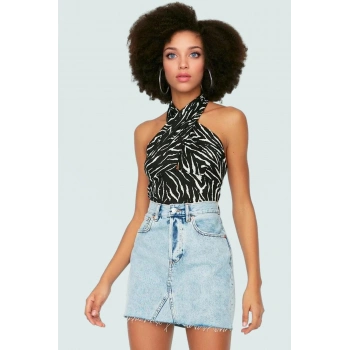 Young Koleksiyon Örme Bluz Boyundan Bağlamalı Crop Zebra Desen Polyester Elastan
