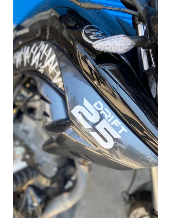 Motor için Dekoratif Sticker Drift 25 Logo Beyaz Renk Etiket
