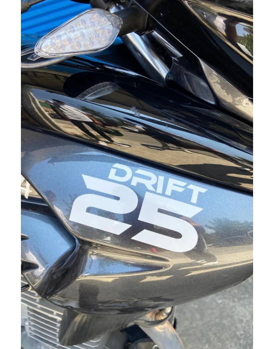 Motor için Dekoratif Sticker Drift 25 Logo Beyaz Renk Etiket