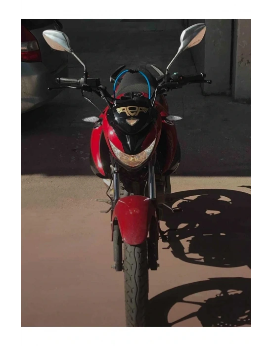 Altın Elbiseli Adam 2 Adet Kask PC Leptop Motorsiklet Sticker 12*4cm 2 Adet LİMON SARI