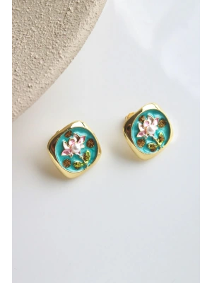 İncili Kare Pembe Lotus Çiçeği Motifli Kabartma Manzara Tasarım Kadın Çelik Küpe