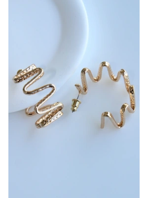 Premium Seri Asimetrik Dalgalı Halka Model İğneli Kararmaz Kadın Küpe