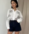 Beyaz Flamlı Keten Nakışlı Pullu Gömlek