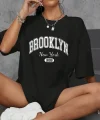 Brooklyn Harf Baskılı Düşük Omuzlu T-shirt, Rahat Kısa Kollu Bol T-shirt, Kadın Giyim - Siyah