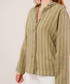 Düğmeli Ve Çizgi Detaylı Yeşil Gömlek