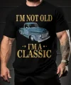Erkek Vintage Araba Grafik T-Shirt - Ben Yaşlı Değilim Ben Bir Klasiğim Esprili Baskı  Nefes Alabilir Kumaş, Günlük Yaz ve Yıl Boyu Giyim için Oversize Kısa Kollu Tişört - Siyah