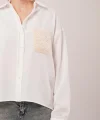 Etnik Cep Detaylı Beyaz Gömlek