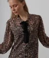 Fiyonk Detaylı Leopar Bluz - Leopar