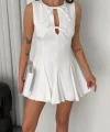 Göğüs Bağlamalı Kolsuz Mini Boy Elbise - Beyaz