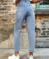 Kadın Açık Mavi Yırtık Mom Fit Kot Pantolon