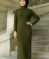 Kadın Tesettür Triko Elbise – Boğazlı Uzun Fitilli Dokuma, Esnek Tam Kalıp, 130 cm Midi Boy, Bahar & Kış Şık Rahat Stil - Haki