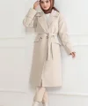 Kadın Kaşe Kaban – Uzun Boy Kruvaze Yaka Kuşaklı Tesettür Kaşe Kışlık Kaban, Astarlı Şık Yünlü Dokuma Oversize Rahat Kalıp Cepli Düğmeli Modern Kap Modeli - Bej