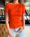Kadın Kısa Kollu Tek Omuzu Açık Büzgülü Viskon Bluz