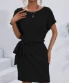 Kadın Kısa Kollu Yakası Açık Belden Lastikli Yandan Bağlamalı Kalın Fitilli Kaşkorse Elbise