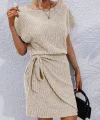 Kadın Kısa Kollu Yakası Açık Belden Lastikli Yandan Bağlamalı Kalın Fitilli Kaşkorse Elbise
