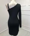 Kadın Tek Kolu Uzun Ve Yırtmaçlı Bir Omuzu Ve Beli Toka Detay Kısa Krep Elbise