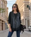 Kadın Uzun Kol Asimetrik Kesim Viskon Bluz Ve çatlak Deri Görünümlü Fermuar Detaylı Yelek Ikili Takım